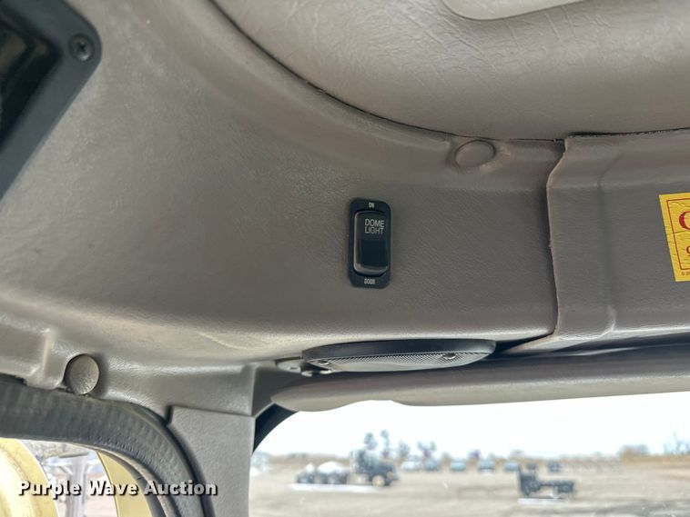 image for item FK1779 2003 International 9400i semi truck