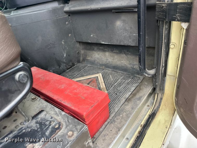 image for item FK1779 2003 International 9400i semi truck