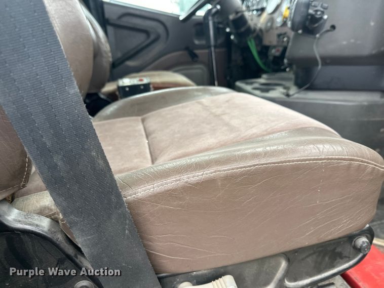 image for item FK1779 2003 International 9400i semi truck