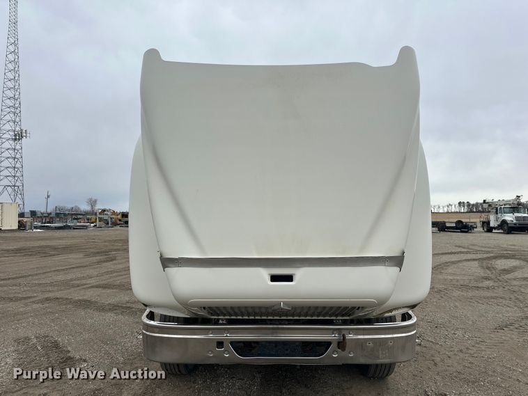 image for item FK1779 2003 International 9400i semi truck