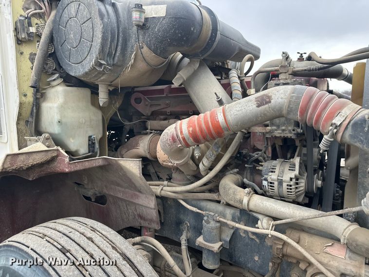 image for item FK1779 2003 International 9400i semi truck