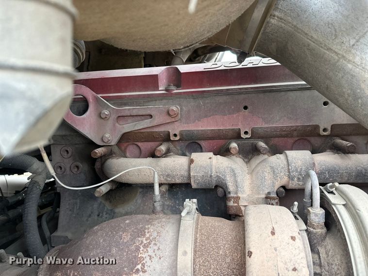 image for item FK1779 2003 International 9400i semi truck