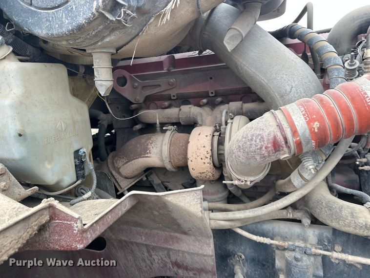 image for item FK1779 2003 International 9400i semi truck