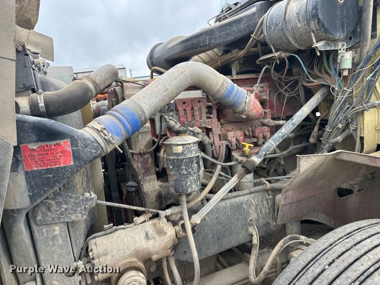 image for item FK1779 2003 International 9400i semi truck