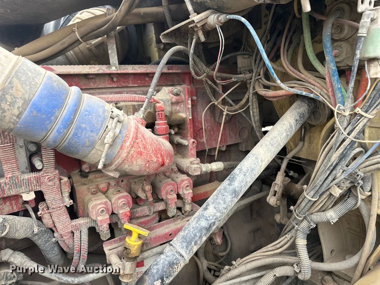 image for item FK1779 2003 International 9400i semi truck