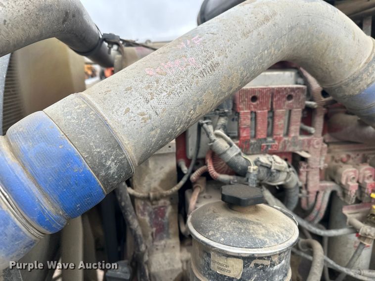 image for item FK1779 2003 International 9400i semi truck