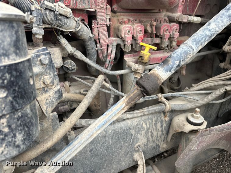 image for item FK1779 2003 International 9400i semi truck