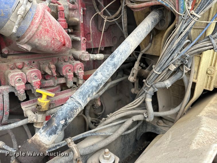 image for item FK1779 2003 International 9400i semi truck