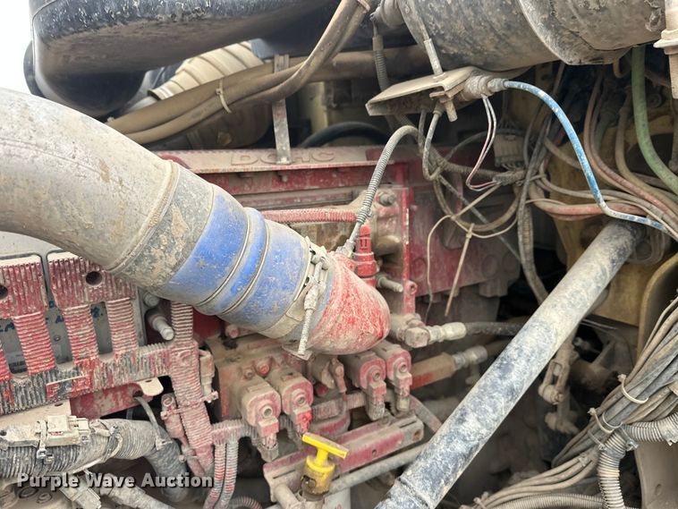 image for item FK1779 2003 International 9400i semi truck