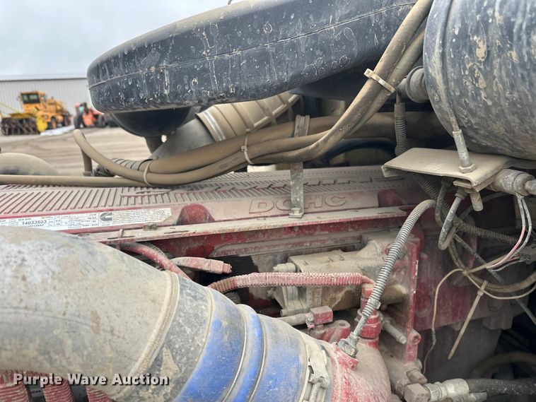 image for item FK1779 2003 International 9400i semi truck