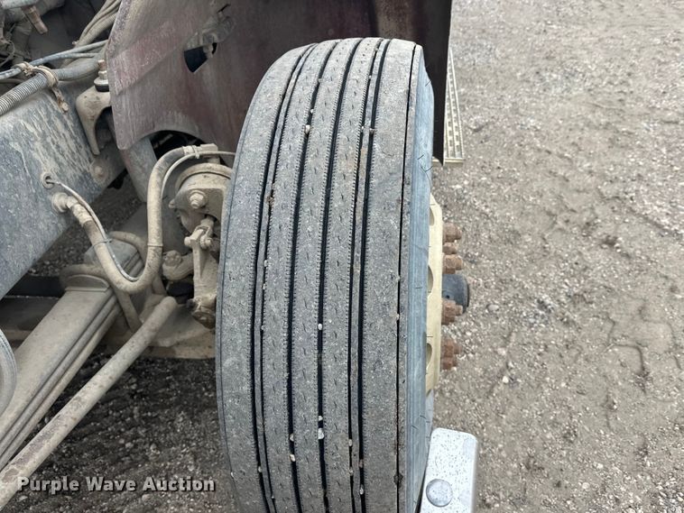 image for item FK1779 2003 International 9400i semi truck