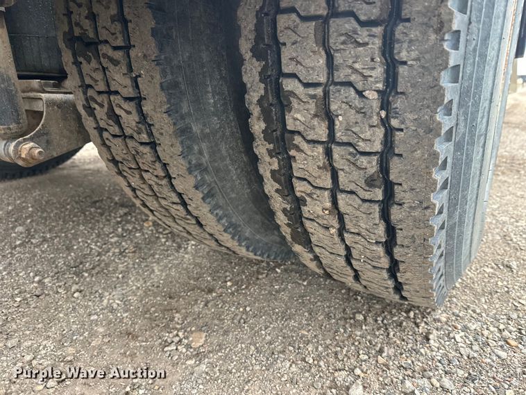 image for item FK1779 2003 International 9400i semi truck