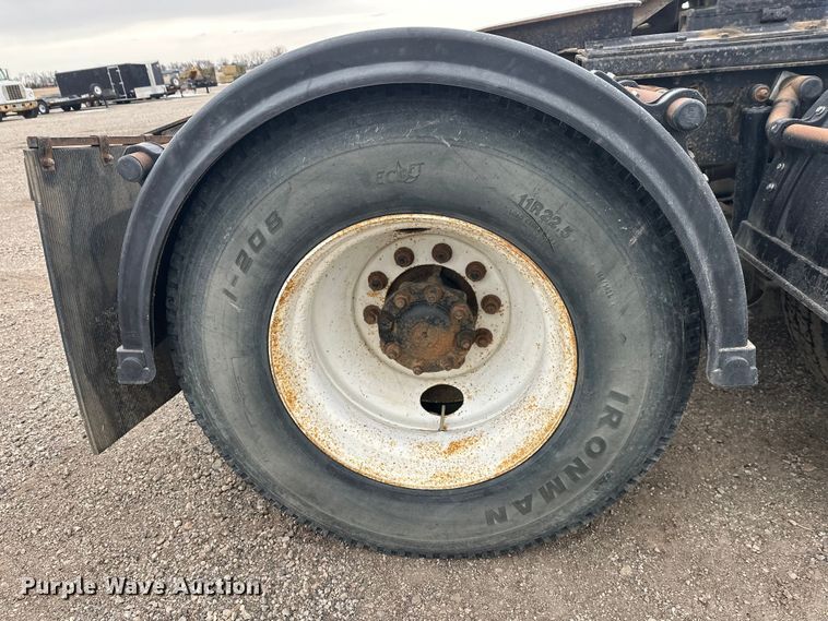 image for item FK1779 2003 International 9400i semi truck