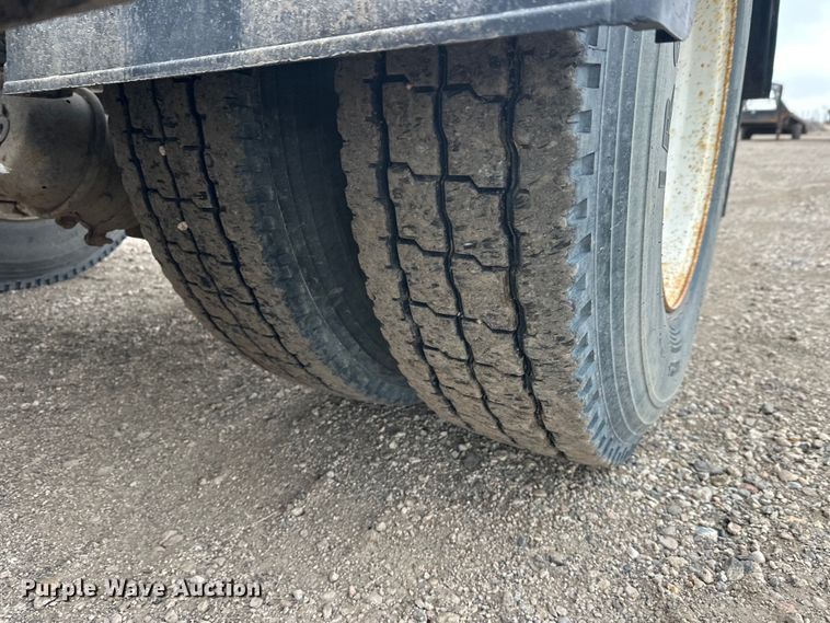 image for item FK1779 2003 International 9400i semi truck