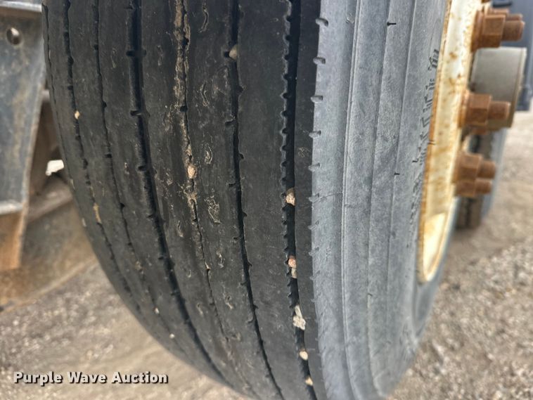 image for item FK1779 2003 International 9400i semi truck