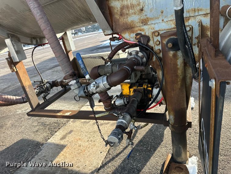 image for item FK1814 1969 Fruehauf tank trailer