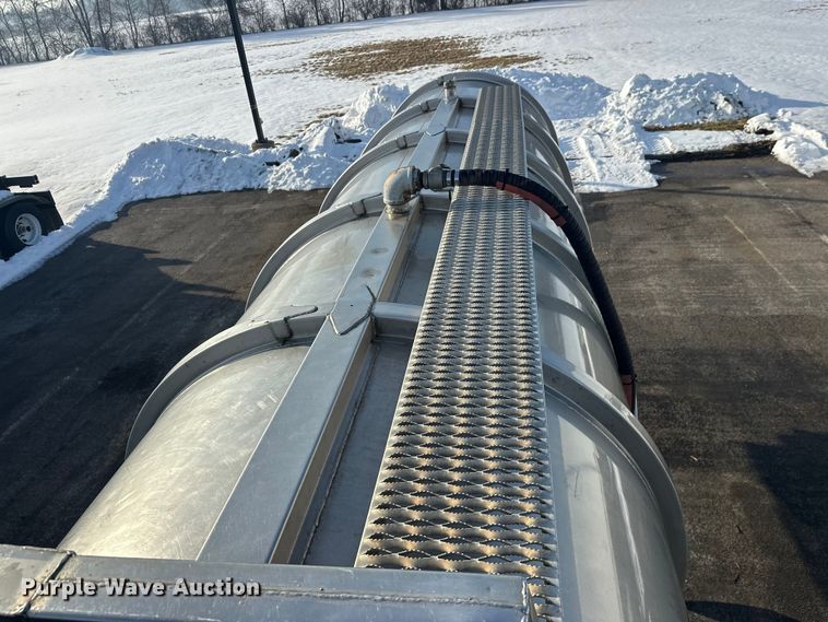 image for item FK1814 1969 Fruehauf tank trailer