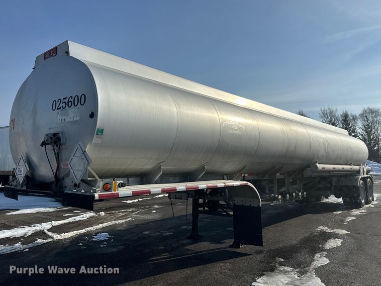image for item FK1815 2002 Heil tank trailer