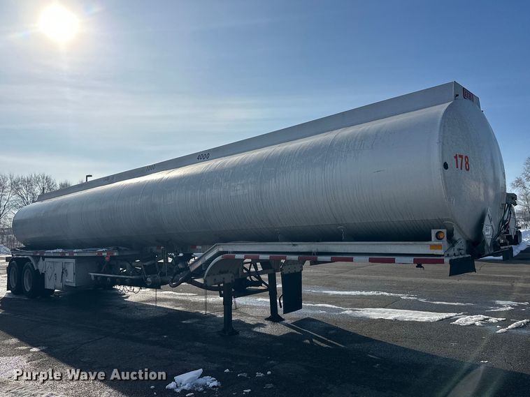 image for item FK1815 2002 Heil tank trailer