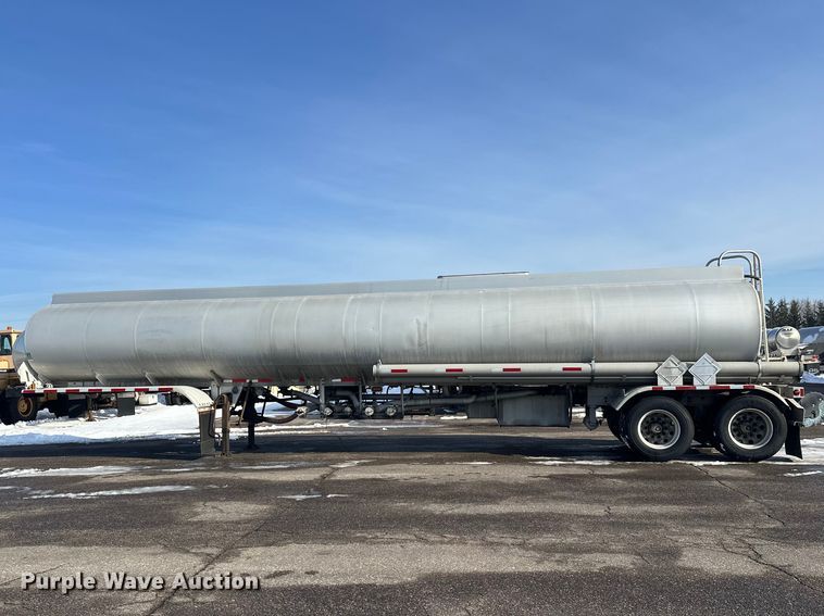 image for item FK1815 2002 Heil tank trailer