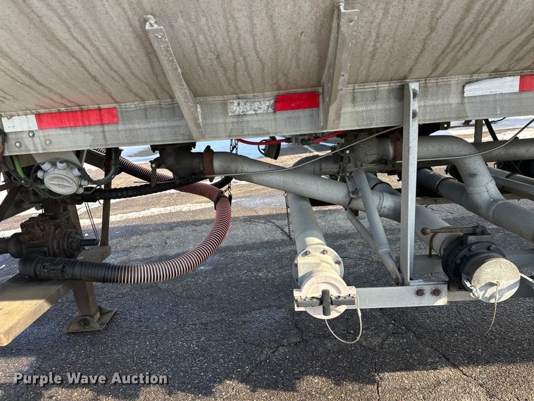 image for item FK1815 2002 Heil tank trailer