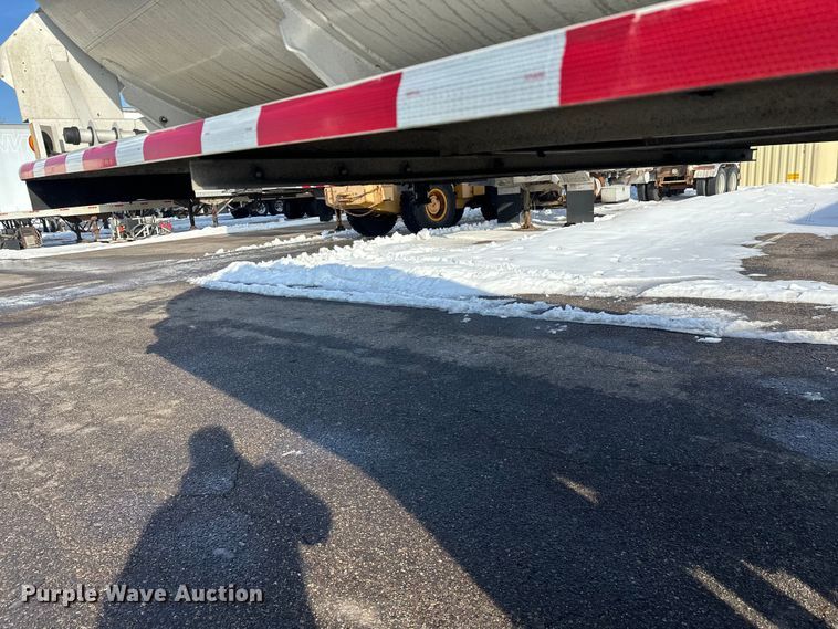 image for item FK1815 2002 Heil tank trailer