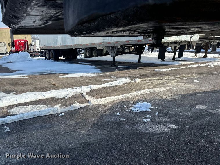 image for item FK1815 2002 Heil tank trailer