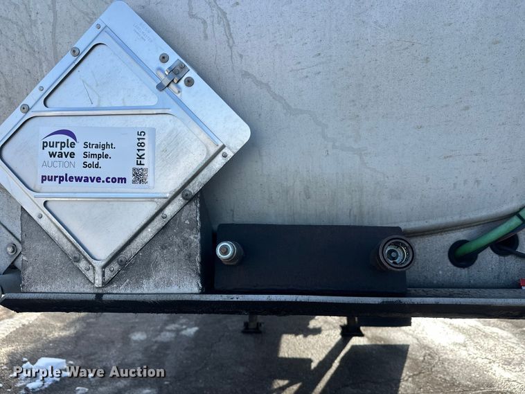 image for item FK1815 2002 Heil tank trailer