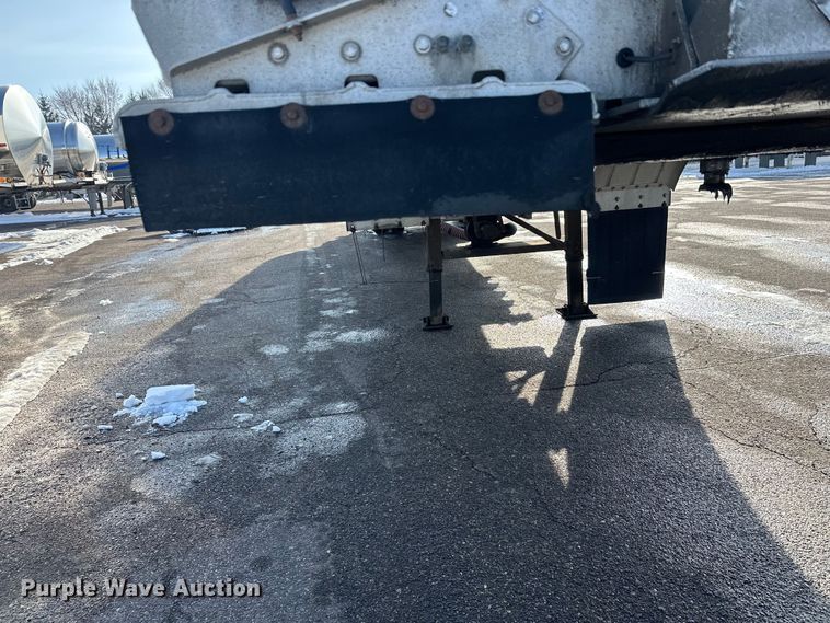 image for item FK1815 2002 Heil tank trailer