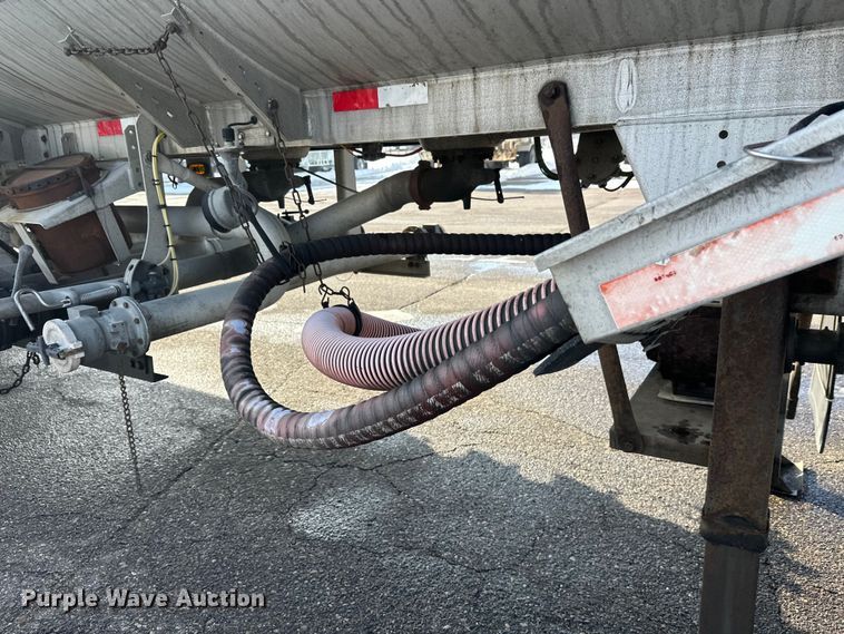 image for item FK1815 2002 Heil tank trailer