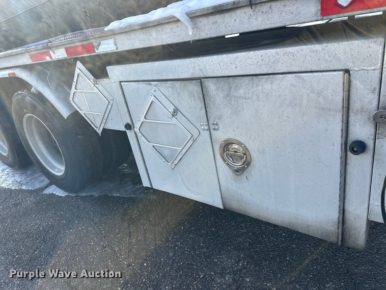 image for item FK1815 2002 Heil tank trailer