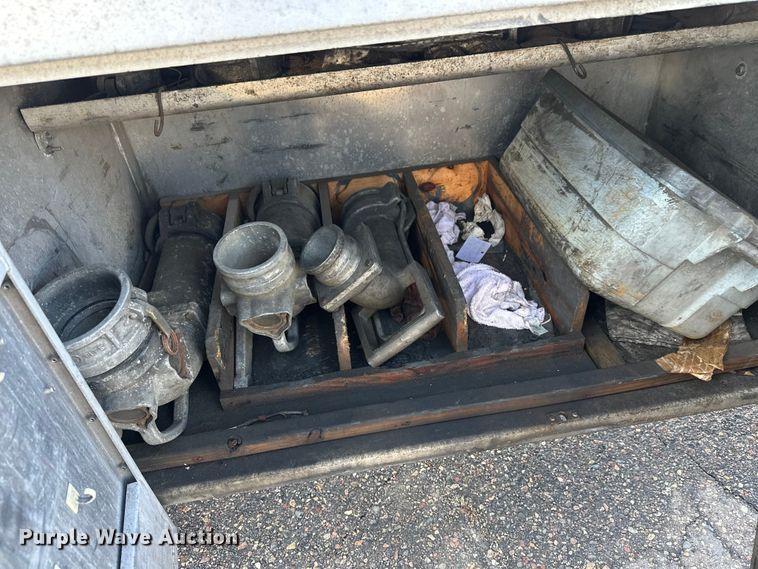 image for item FK1815 2002 Heil tank trailer