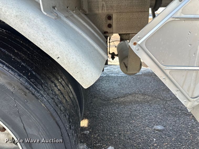 image for item FK1815 2002 Heil tank trailer