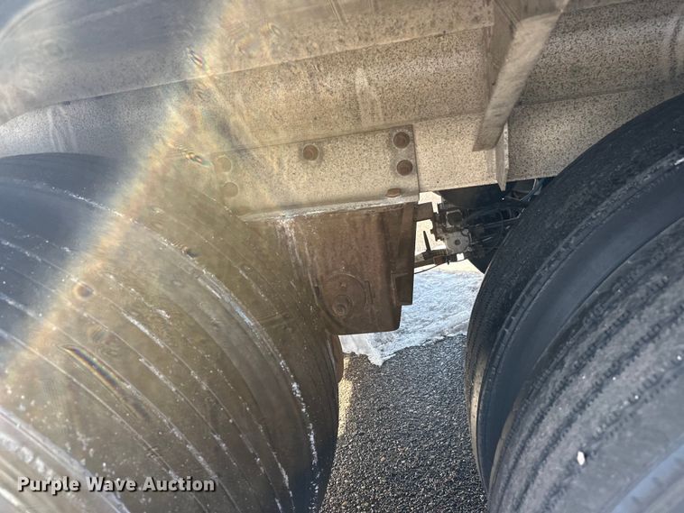 image for item FK1815 2002 Heil tank trailer