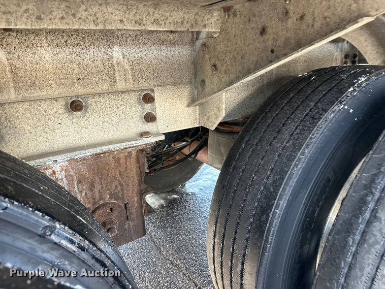 image for item FK1815 2002 Heil tank trailer