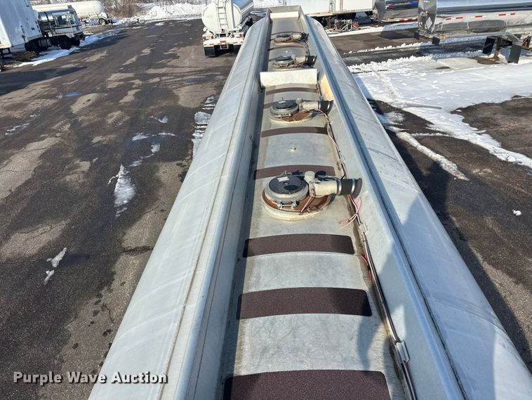 image for item FK1815 2002 Heil tank trailer