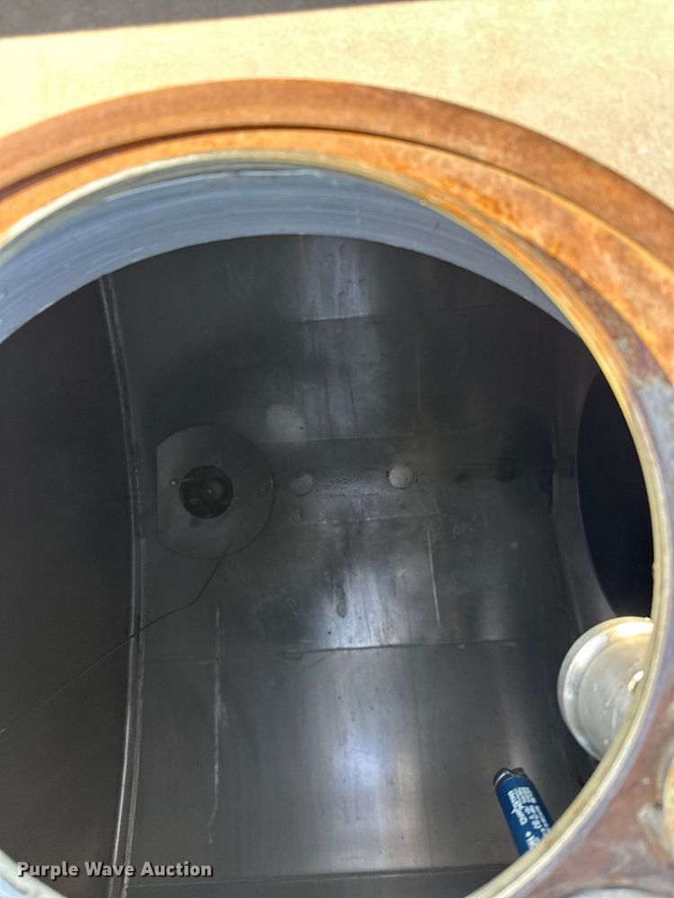 image for item FK1815 2002 Heil tank trailer