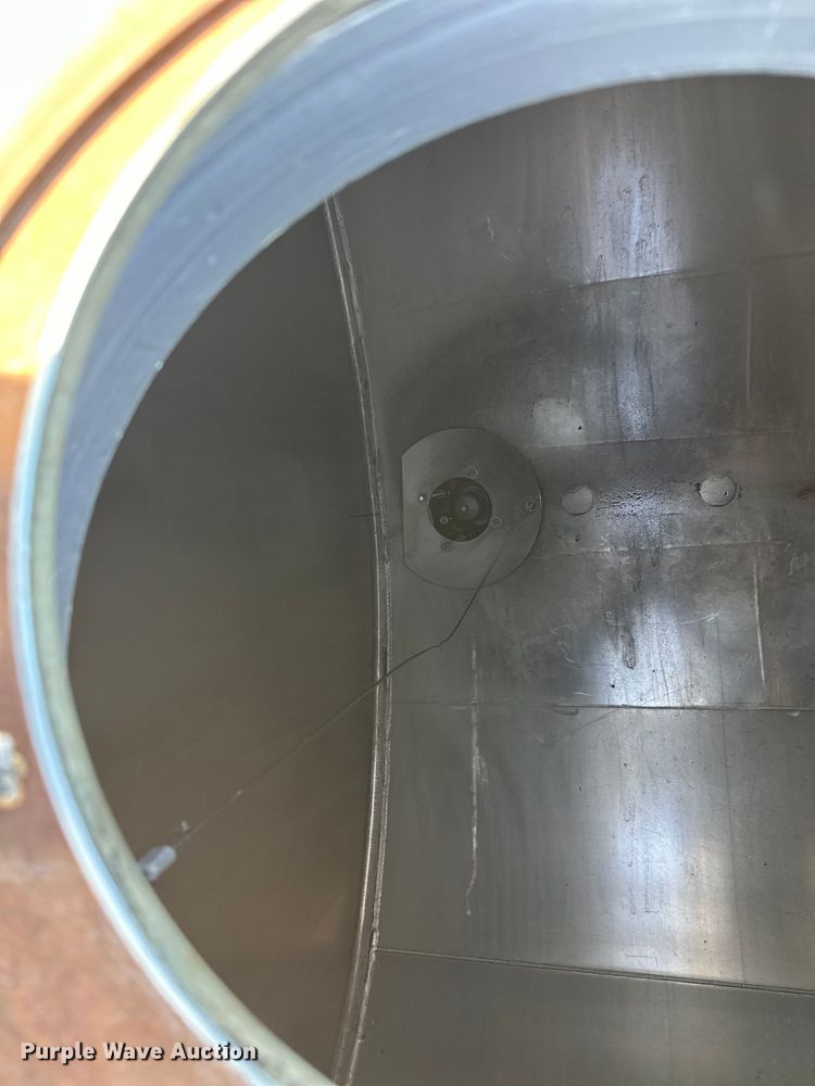 image for item FK1815 2002 Heil tank trailer