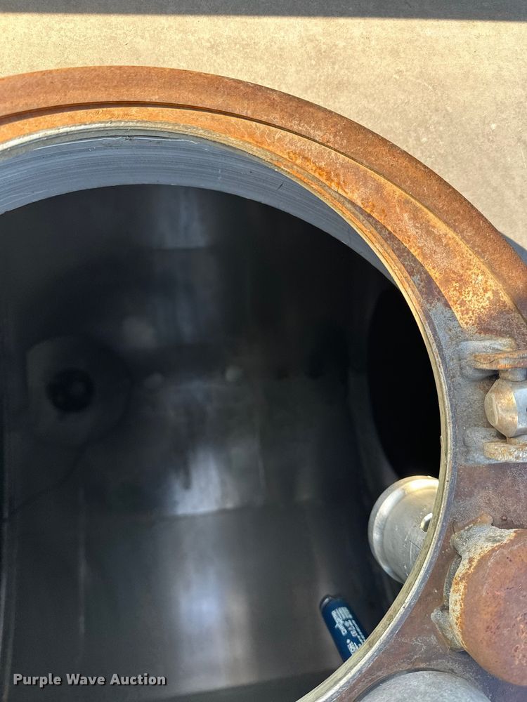 image for item FK1815 2002 Heil tank trailer