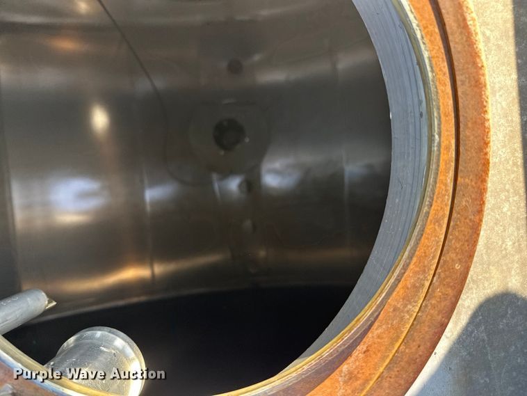 image for item FK1815 2002 Heil tank trailer