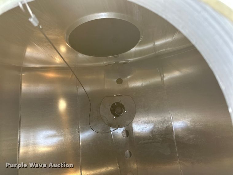 image for item FK1815 2002 Heil tank trailer