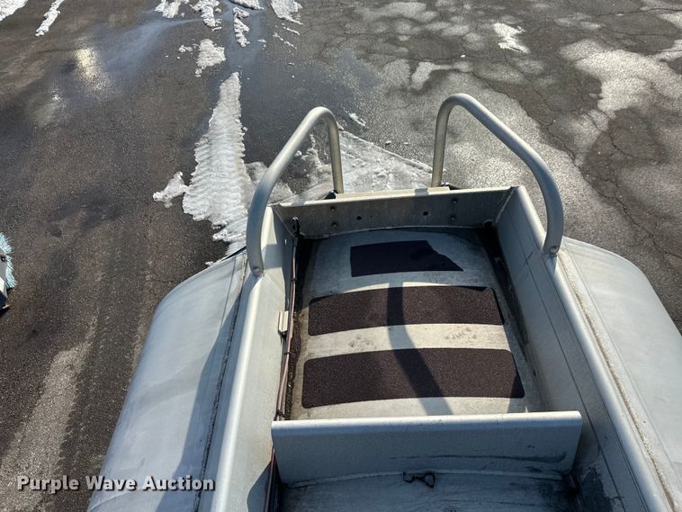 image for item FK1815 2002 Heil tank trailer