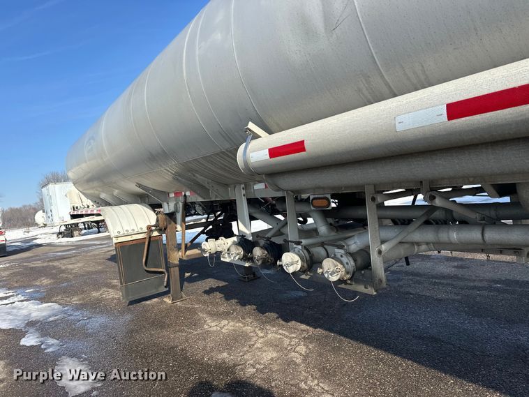 image for item FK1815 2002 Heil tank trailer