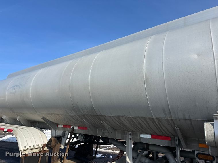 image for item FK1815 2002 Heil tank trailer