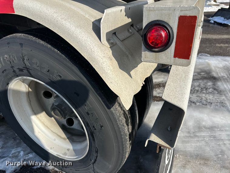 image for item FK1815 2002 Heil tank trailer