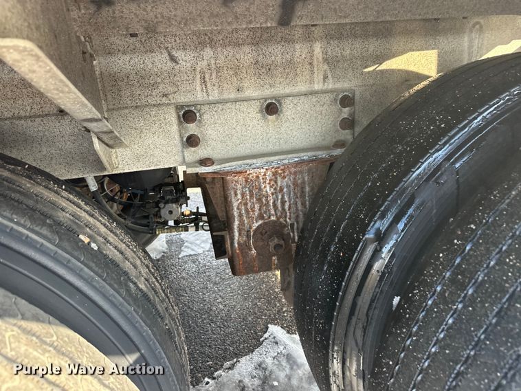 image for item FK1815 2002 Heil tank trailer