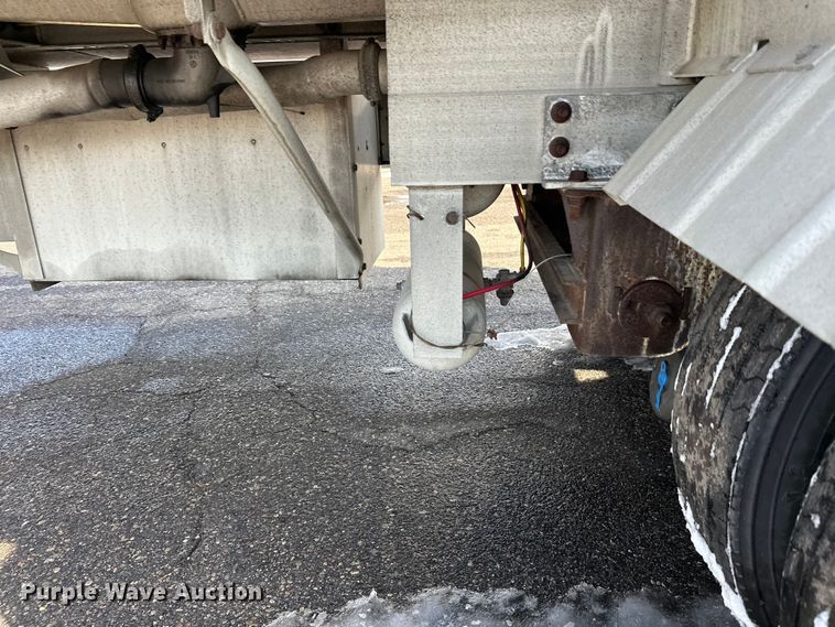 image for item FK1815 2002 Heil tank trailer