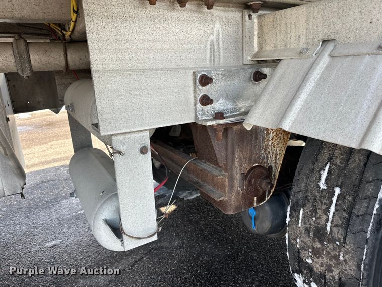 image for item FK1815 2002 Heil tank trailer