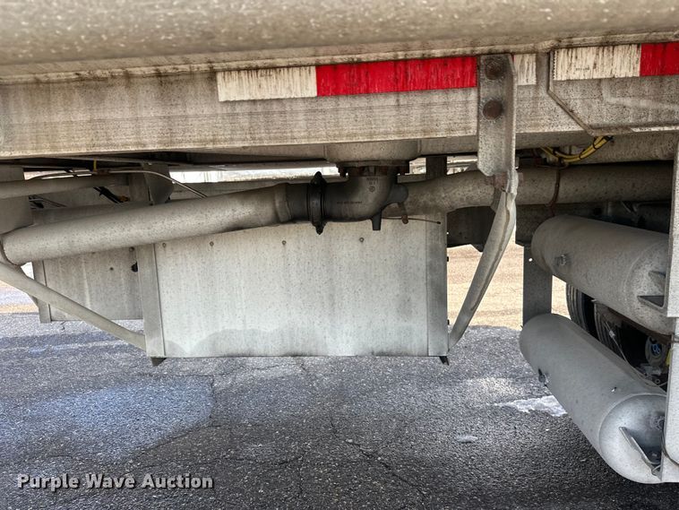 image for item FK1815 2002 Heil tank trailer