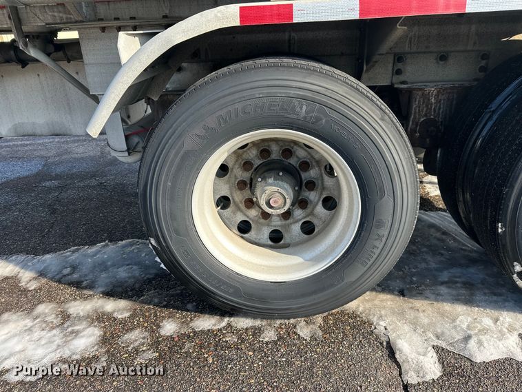 image for item FK1815 2002 Heil tank trailer